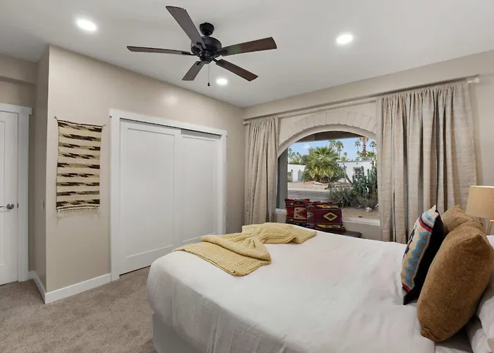 Desert Nights Retreat Pool & Firepit Holiday home *