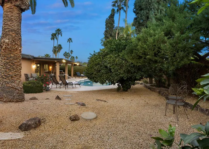 Desert Nights Retreat Pool & Firepit Holiday home *