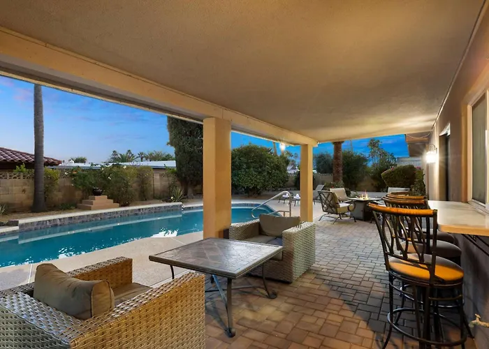 Holiday home Desert Nights Retreat Pool & Firepit *