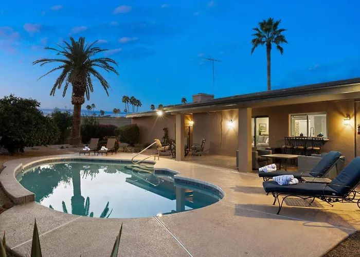 Holiday home Desert Nights Retreat Pool & Firepit